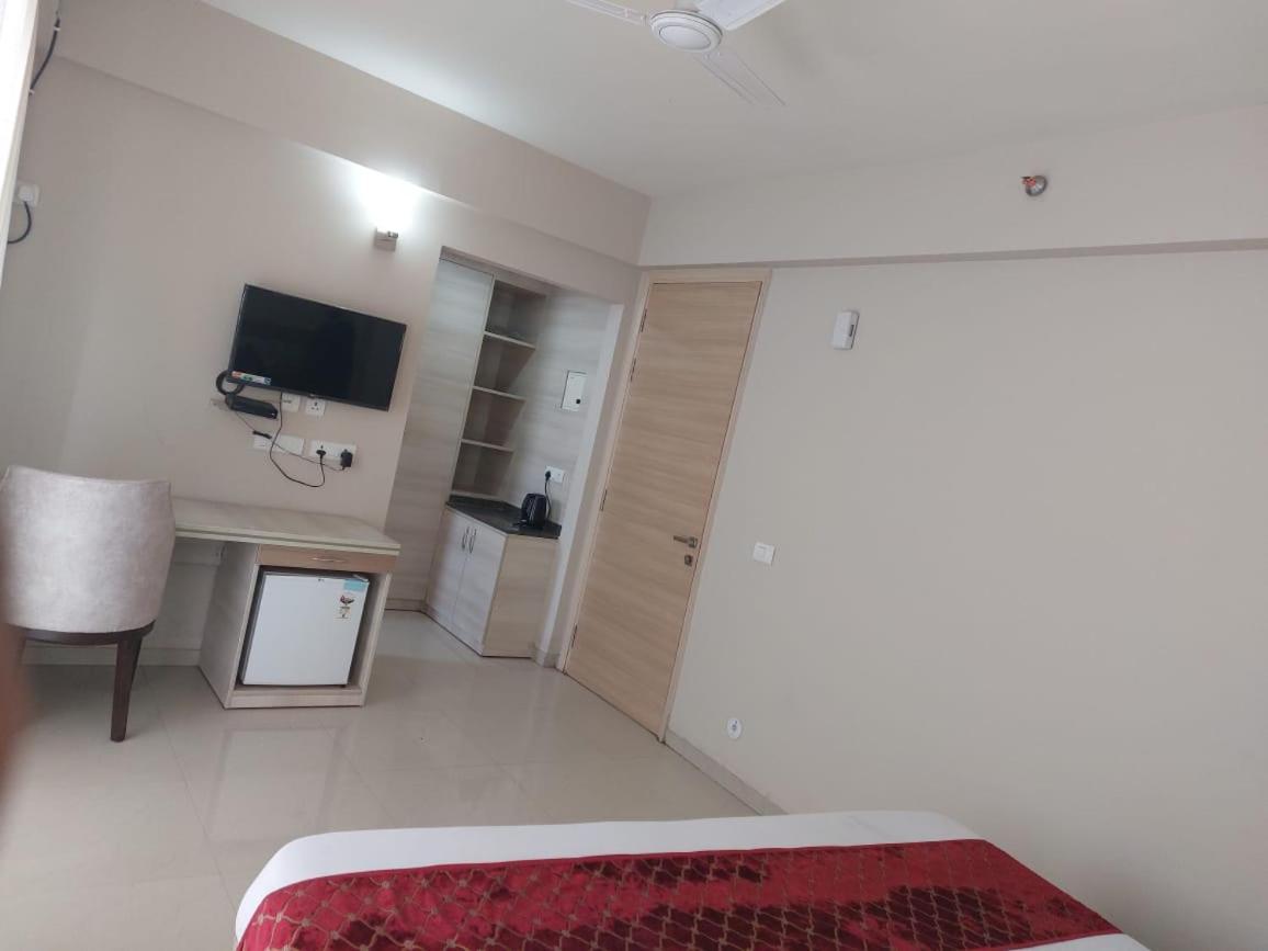 Dubey Homestay - 500 Meter From Temple Vrindavan Exterior photo